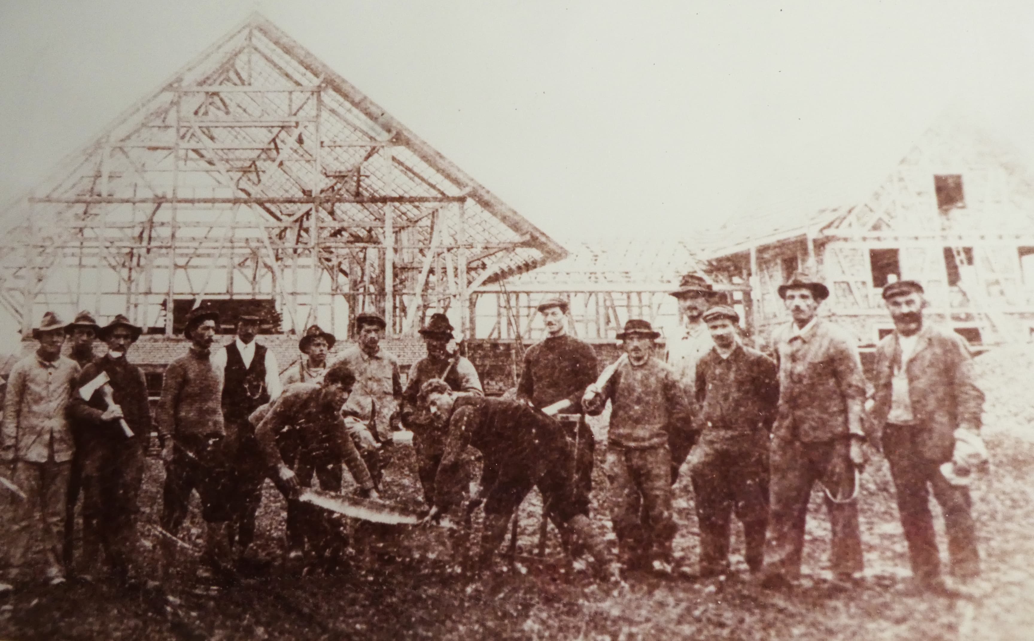 1922 Ulmerhof Zimmerleute.JPG